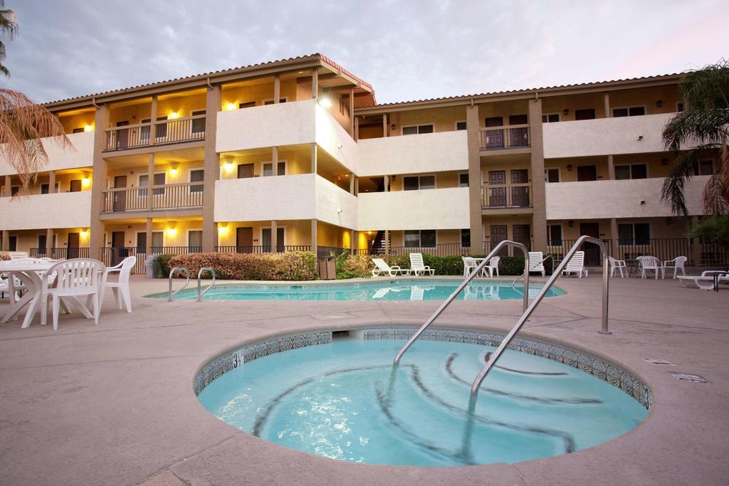 Red Lion Inn & Suites Cathedral City Palm Springs المظهر الخارجي الصورة
